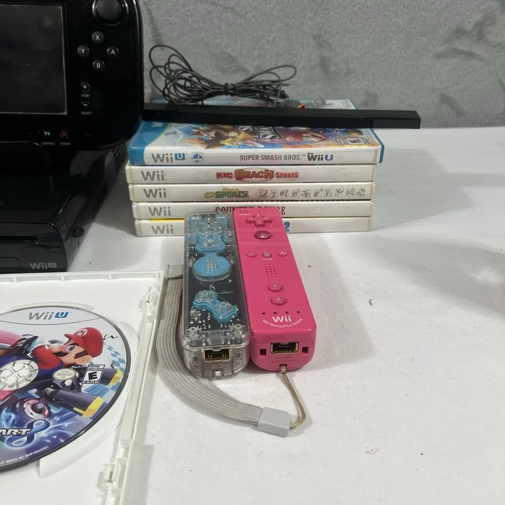Nintendo Wii U Console 32GB Black Set + 11 Games Mario Kart 8 Super Smash Bros